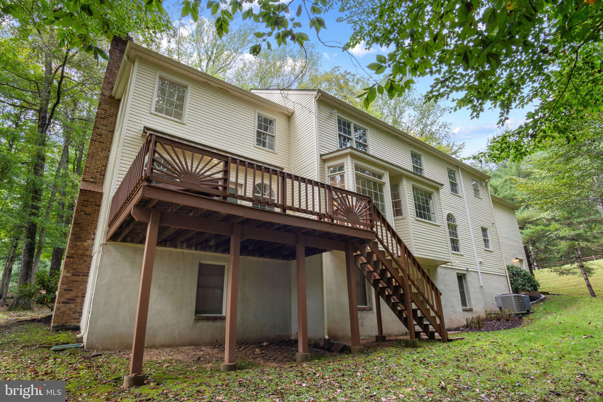 10201 LEATHERLEAF COURT