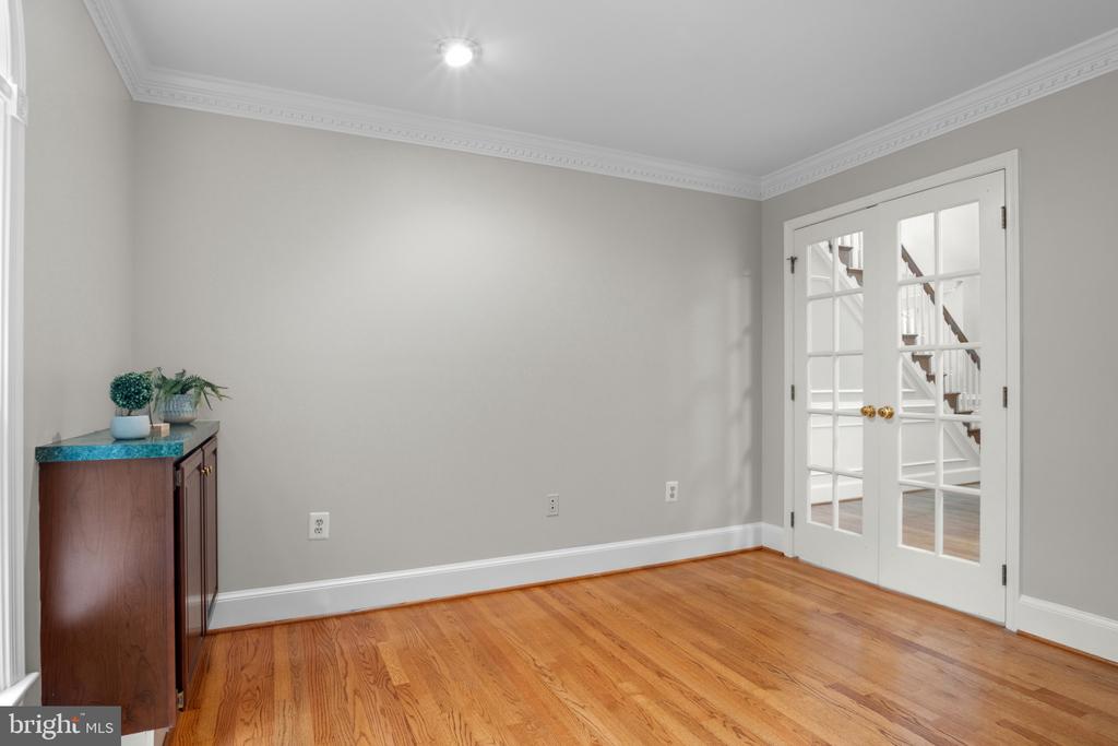 10201 LEATHERLEAF COURT
