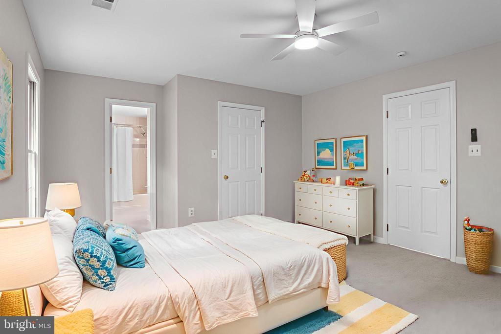 10201 LEATHERLEAF COURT