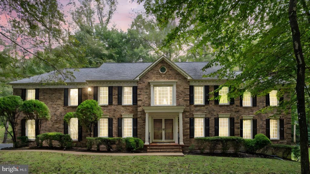 10201 LEATHERLEAF COURT