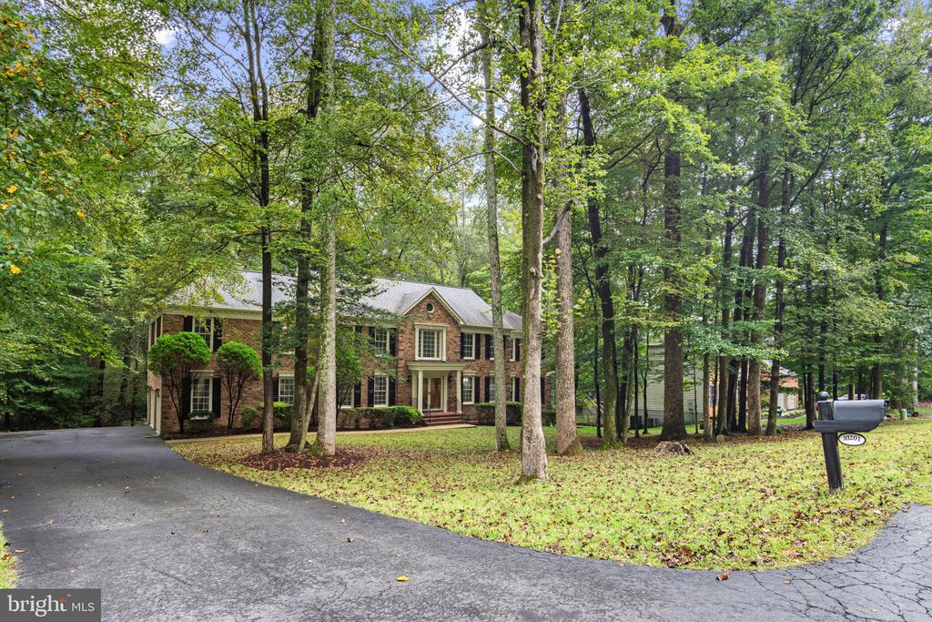 10201 LEATHERLEAF COURT