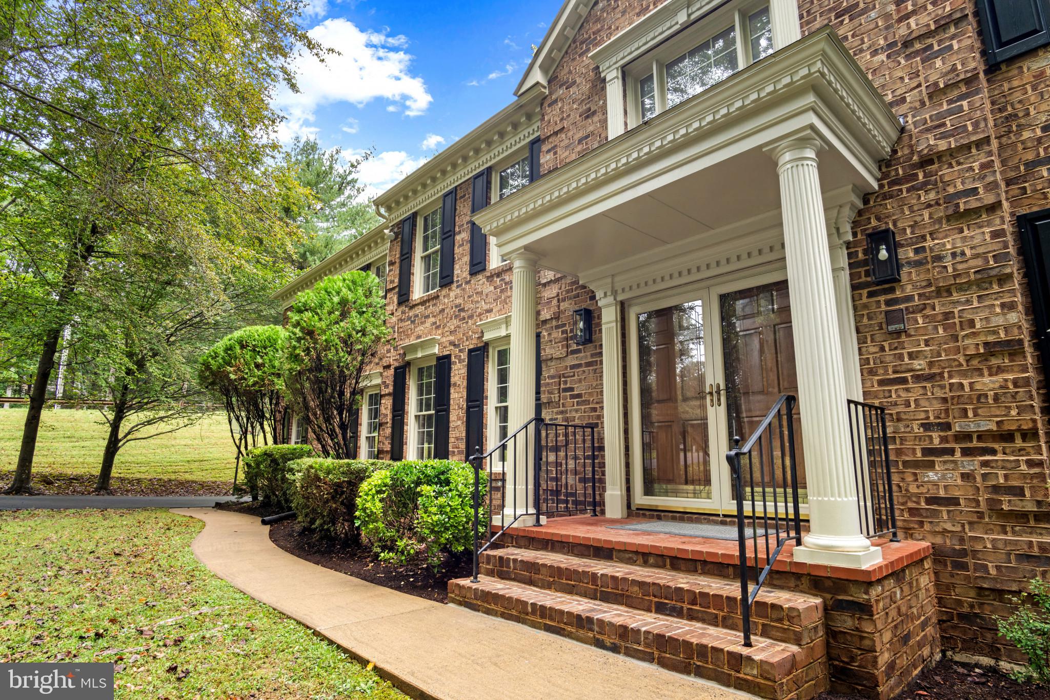 10201 LEATHERLEAF COURT