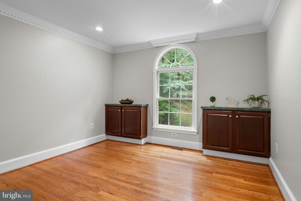 10201 LEATHERLEAF COURT