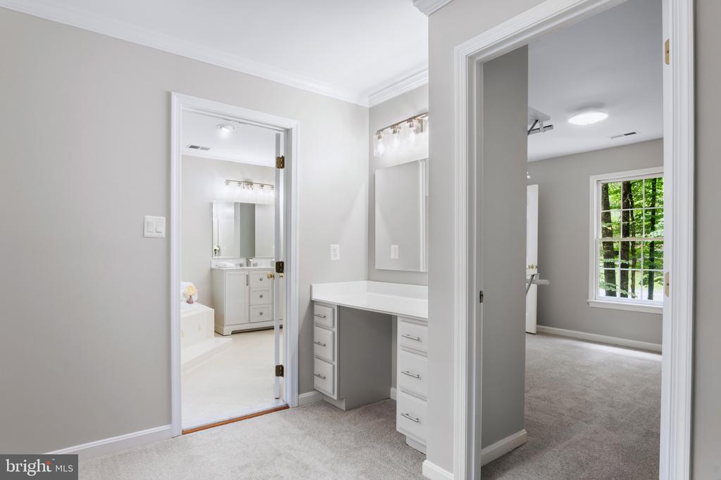 10201 LEATHERLEAF COURT