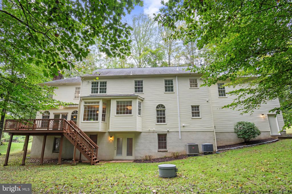 10201 LEATHERLEAF COURT