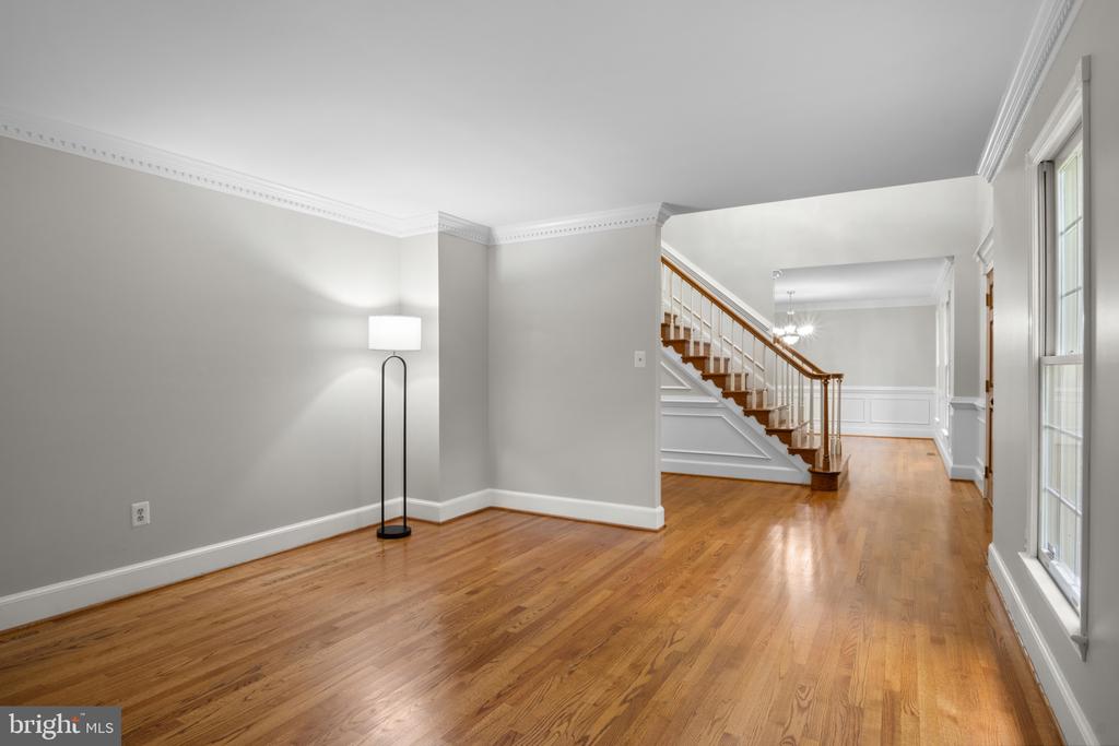 10201 LEATHERLEAF COURT