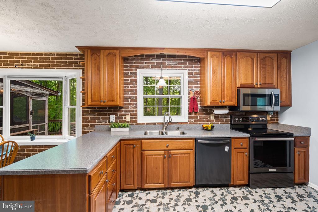 11913 FALLING CREEK DRIVE