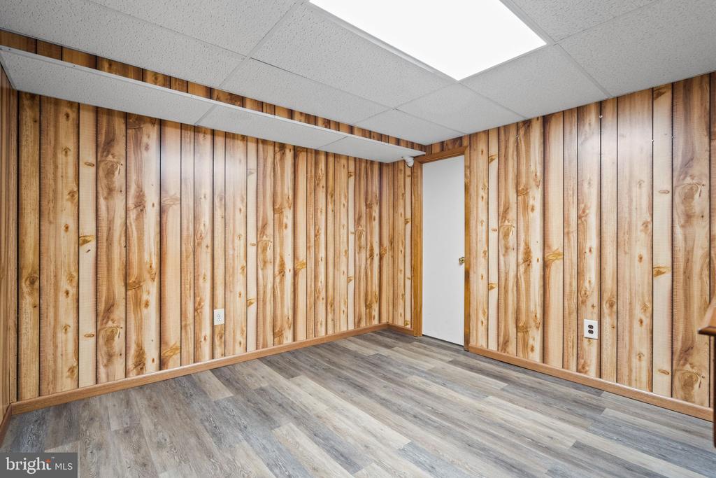 11913 FALLING CREEK DRIVE