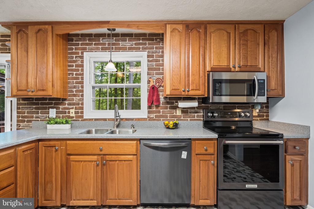 11913 FALLING CREEK DRIVE