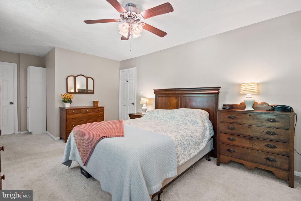 11913 FALLING CREEK DRIVE