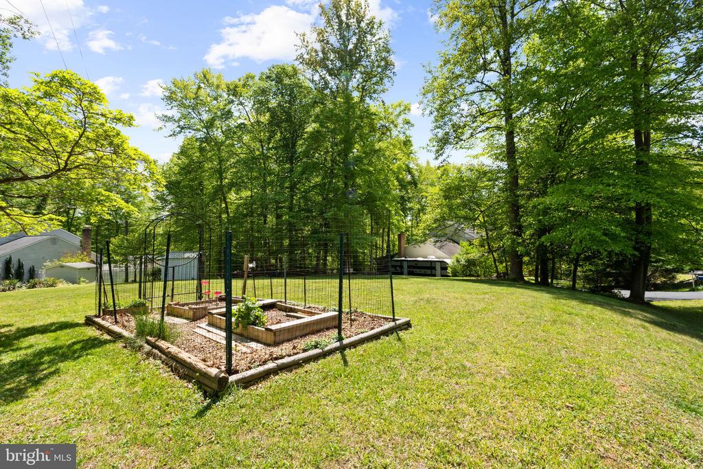 11913 FALLING CREEK DRIVE