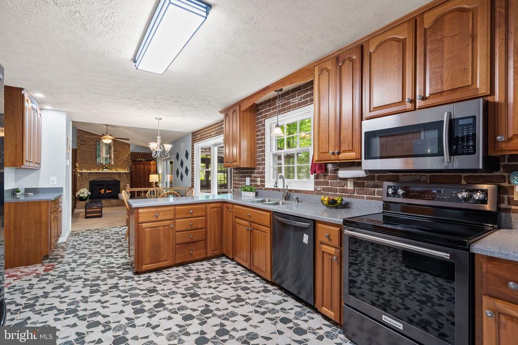 11913 FALLING CREEK DRIVE