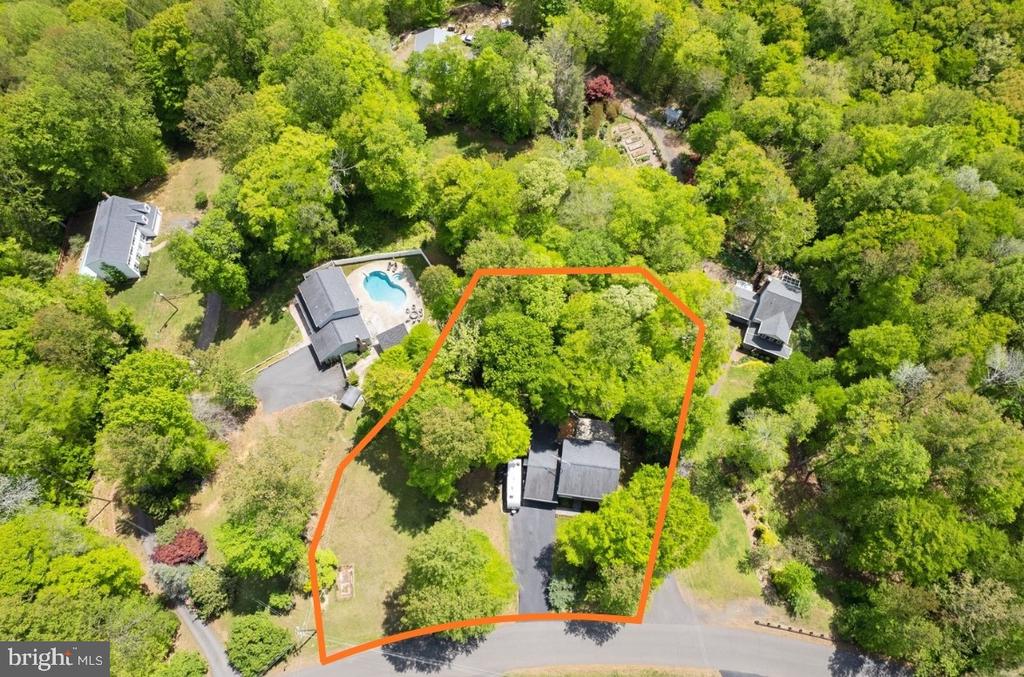 11913 FALLING CREEK DRIVE