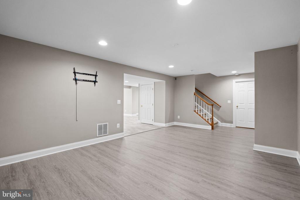 12923 CHAMPLAIN DRIVE