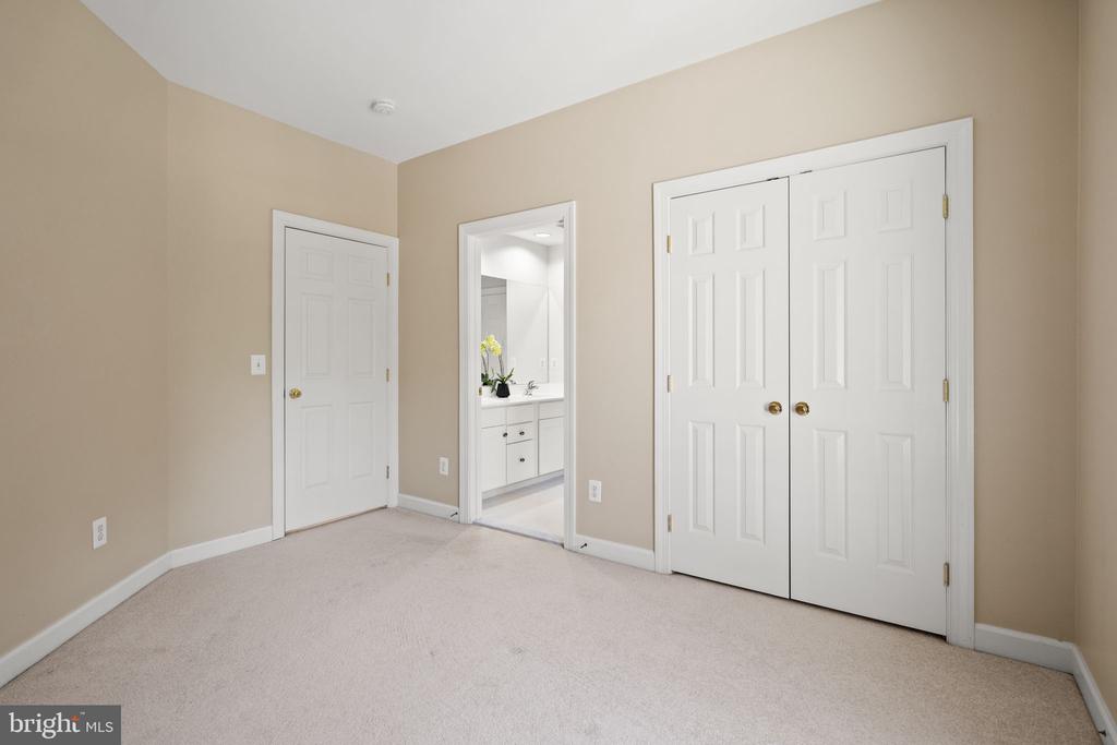 12923 CHAMPLAIN DRIVE