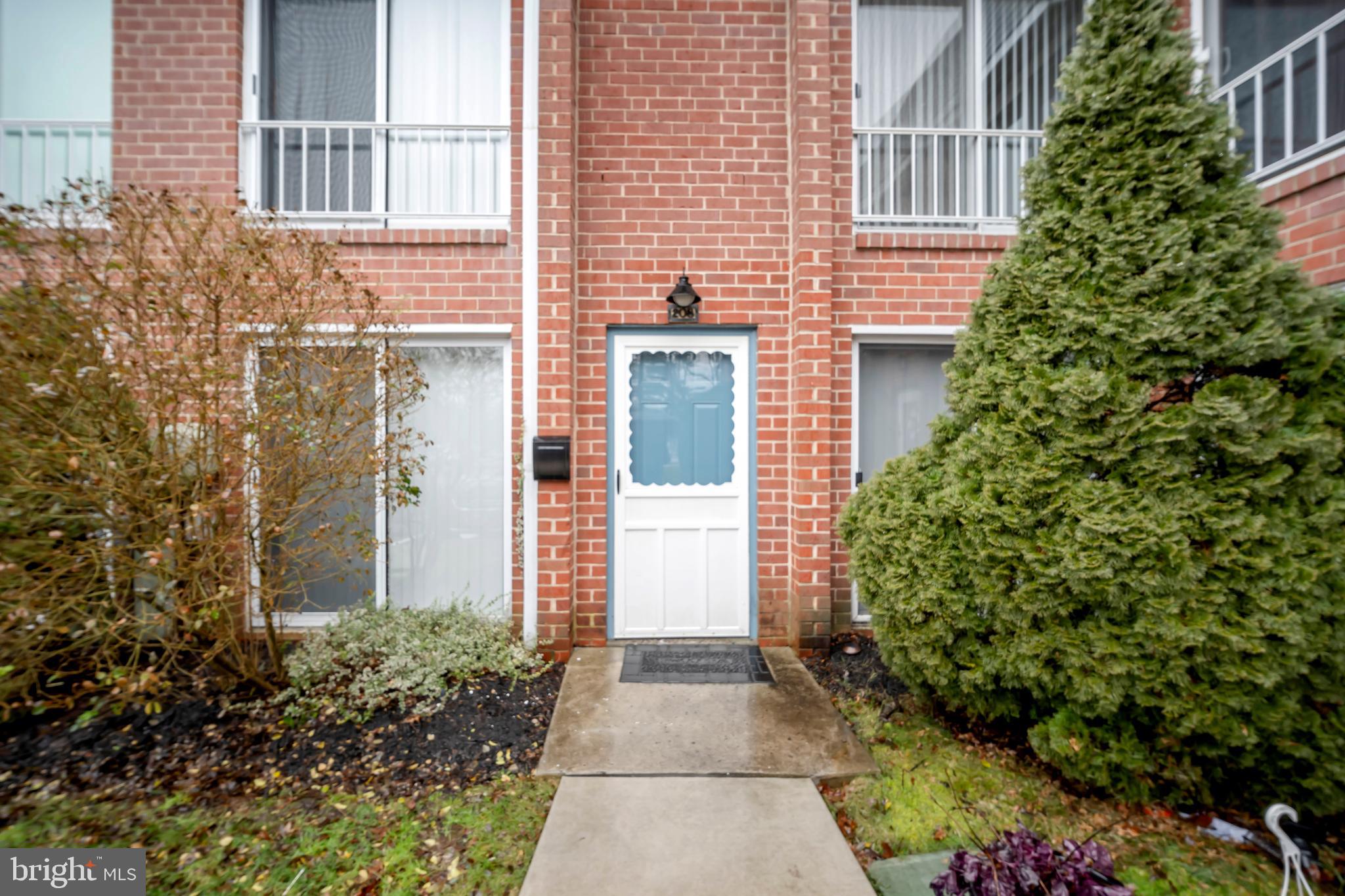208 Saratoga Ct