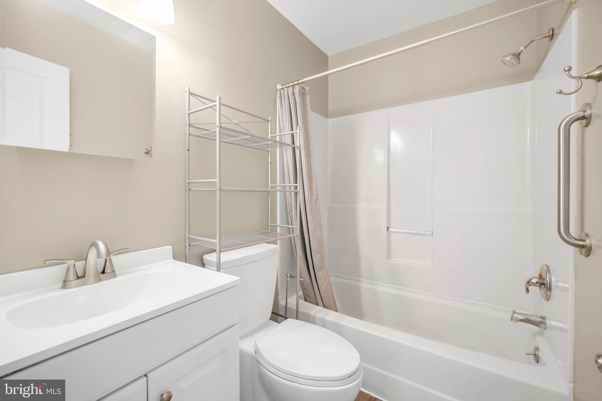 208 Saratoga Ct
