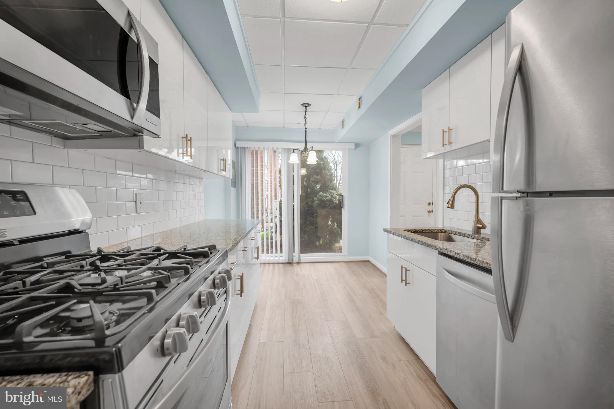 208 Saratoga Ct