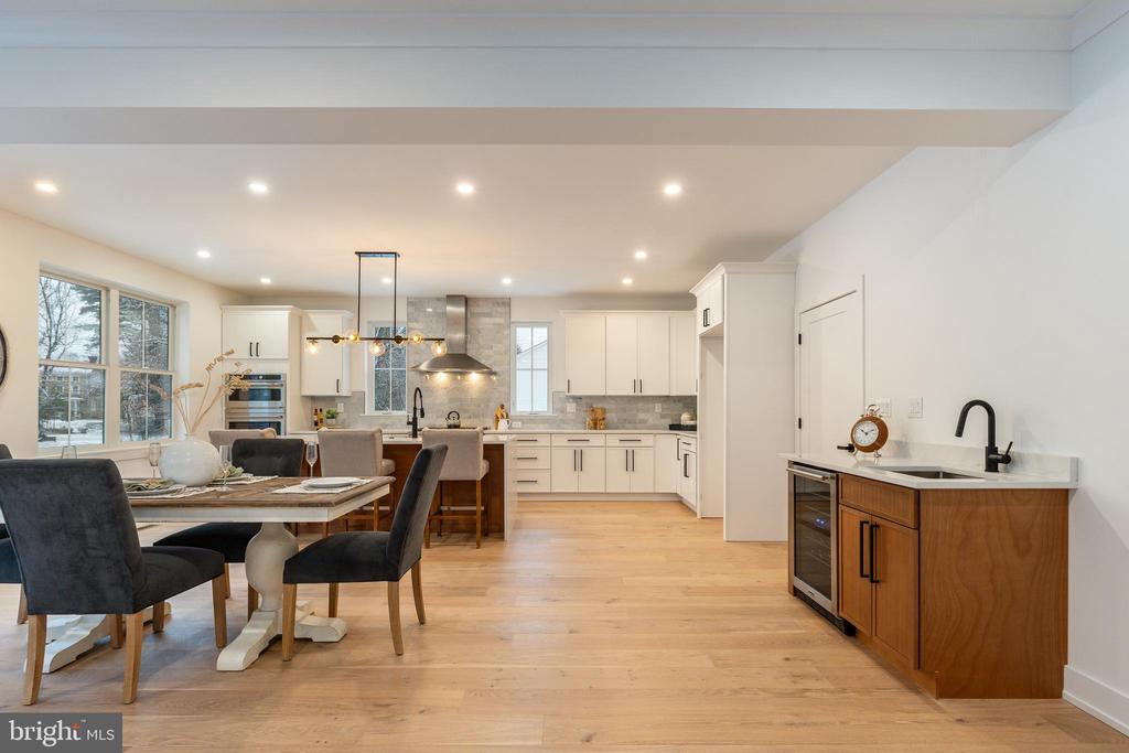 18 Churchville Ln