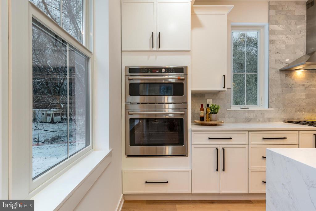 18 Churchville Ln