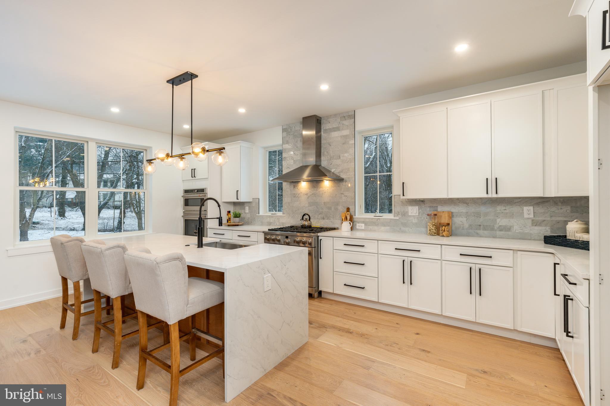 18 Churchville Ln
