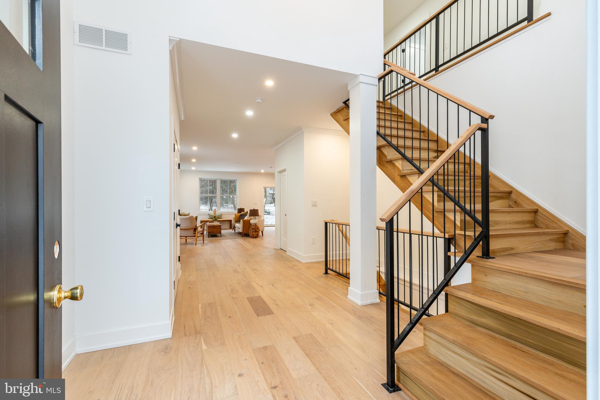18 Churchville Ln