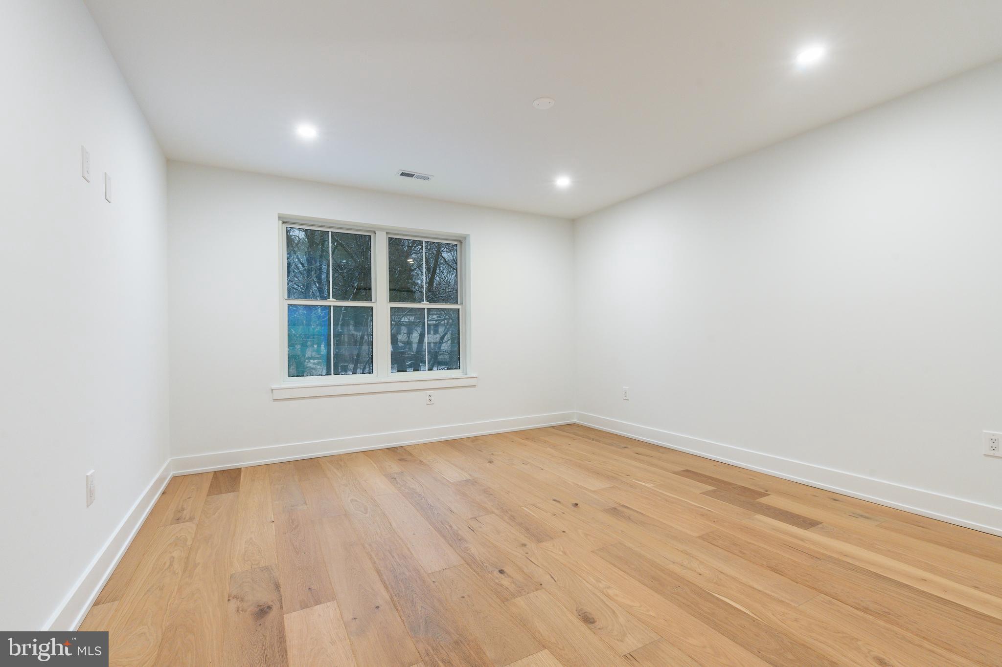 18 Churchville Ln