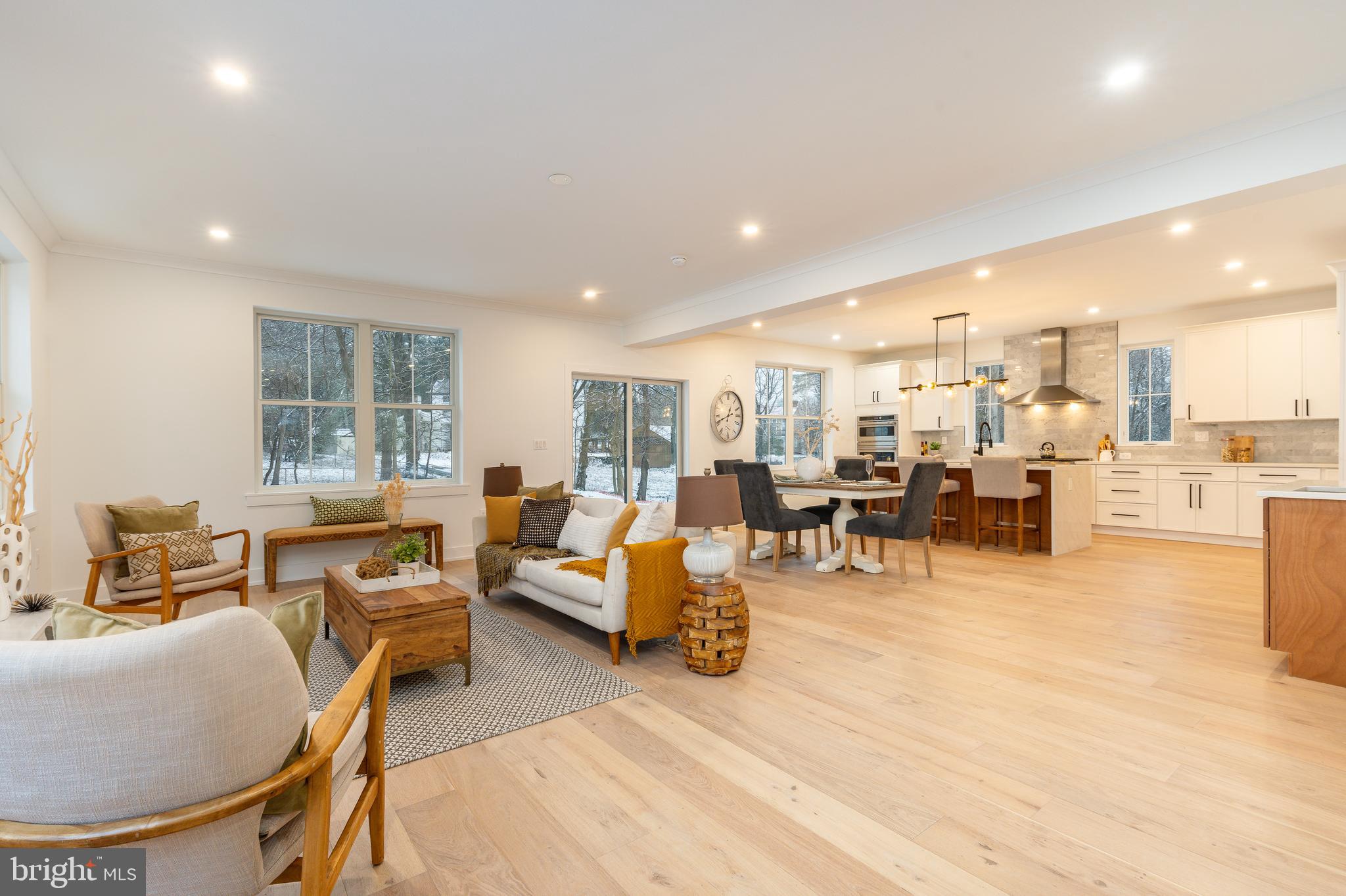 18 Churchville Ln