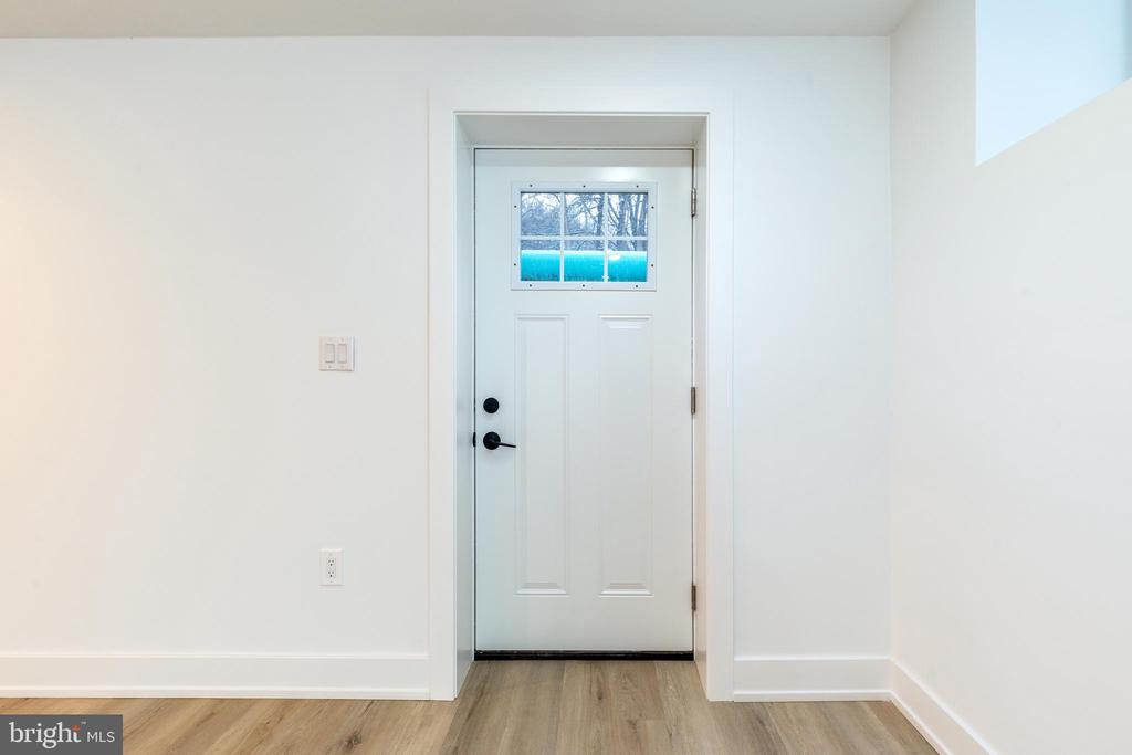 18 Churchville Ln