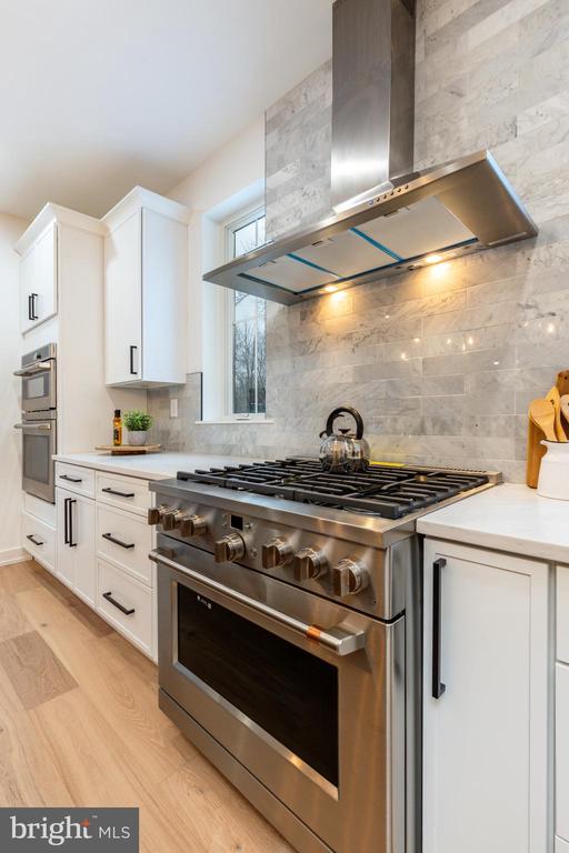 18 Churchville Ln
