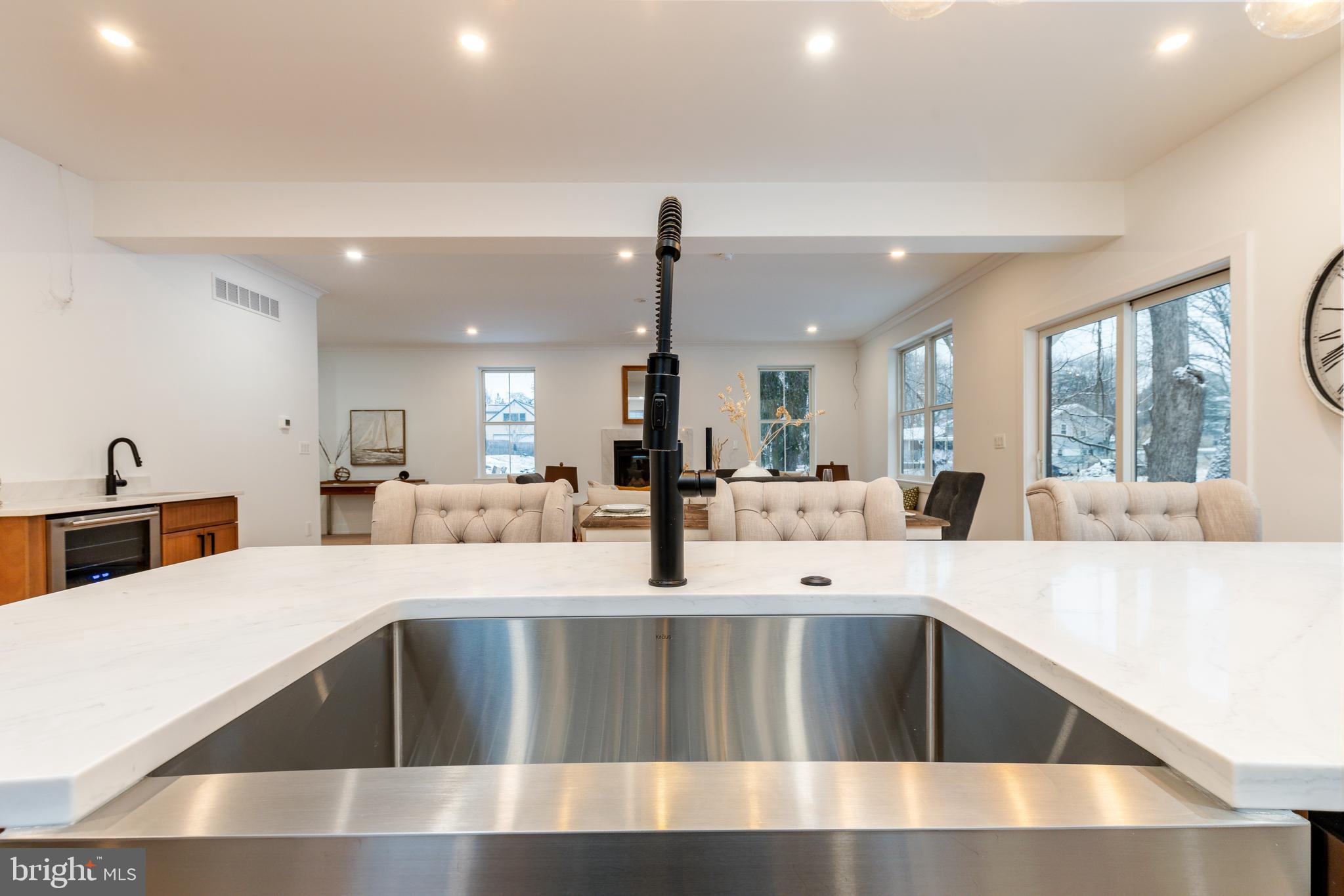 18 Churchville Ln