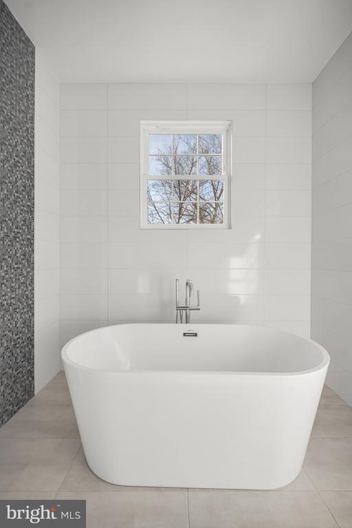 1066 BRISTOL RD