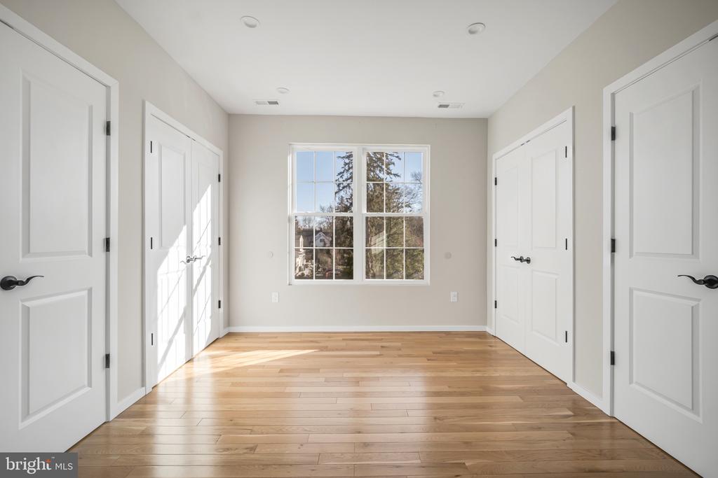 1066 BRISTOL RD