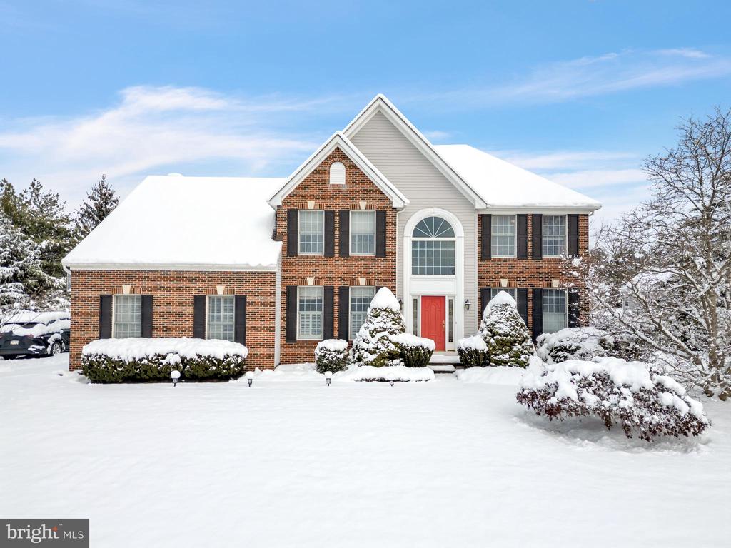 4 DORCHESTER LANE