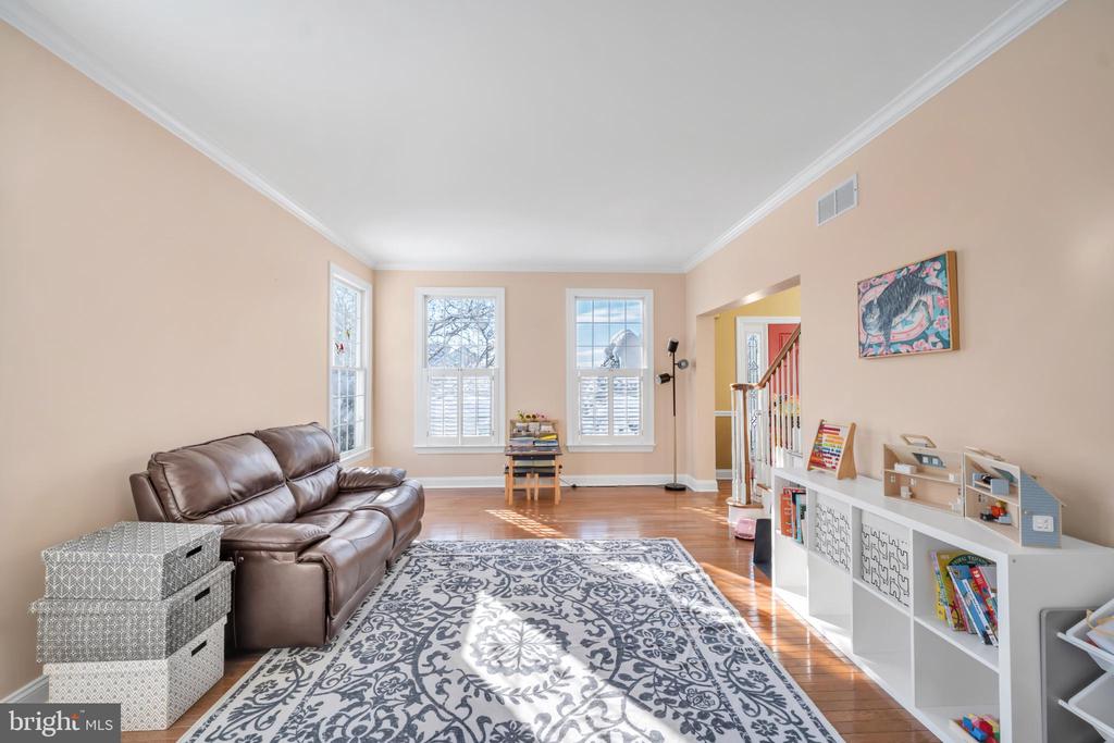 4 DORCHESTER LANE