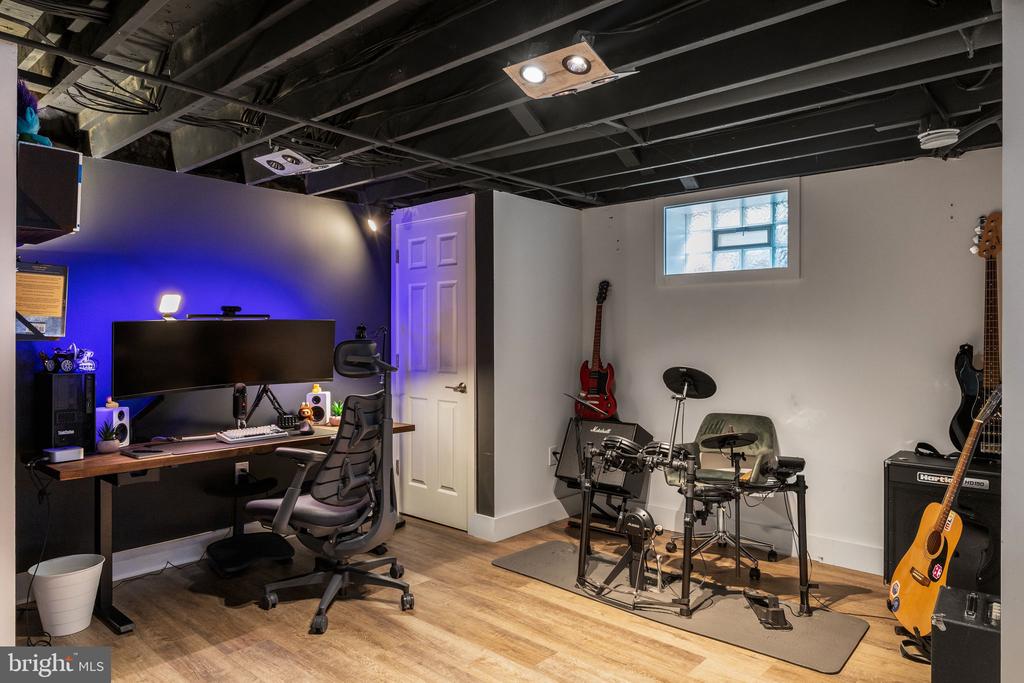 885 SPRING VIEW DRIVE