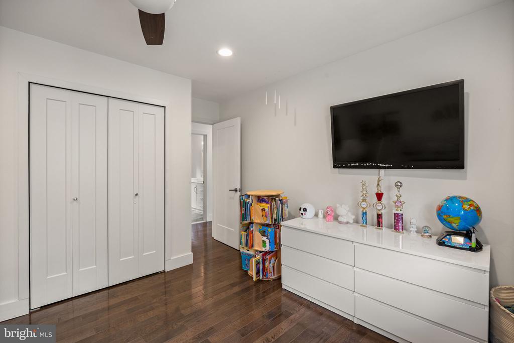 885 SPRING VIEW DRIVE