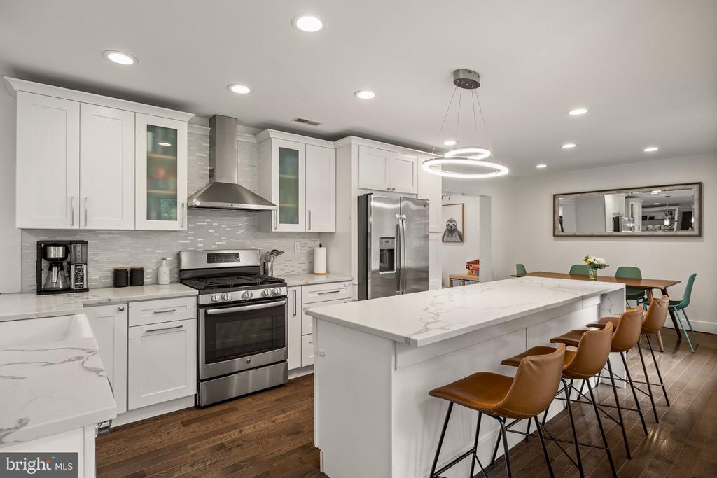 885 SPRING VIEW DRIVE