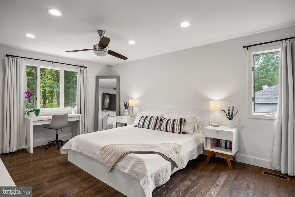 885 SPRING VIEW DRIVE