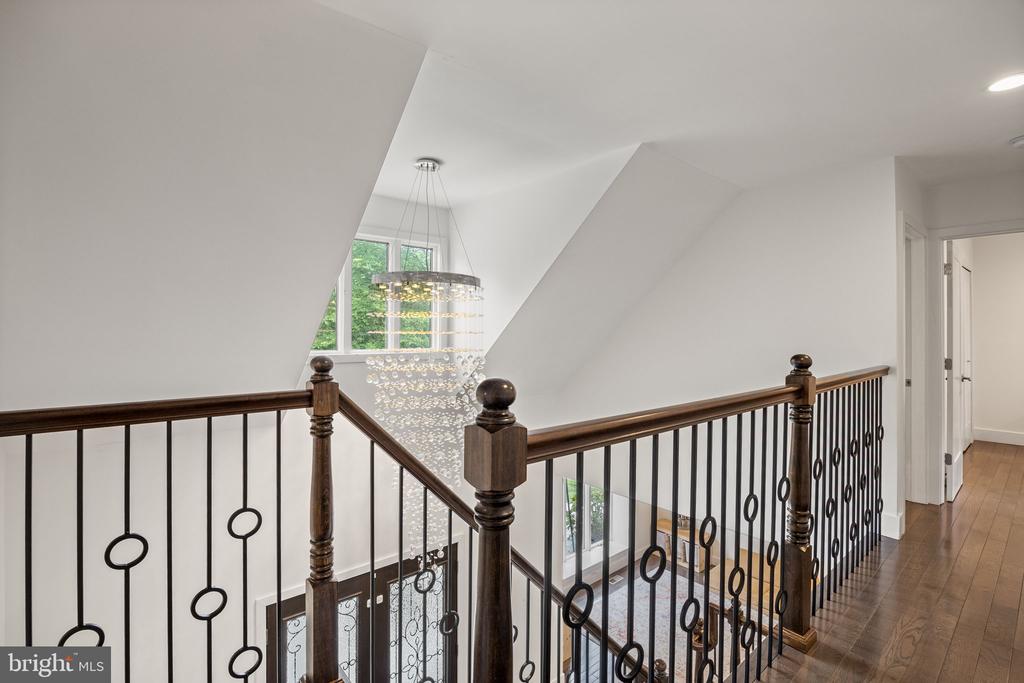 885 SPRING VIEW DRIVE