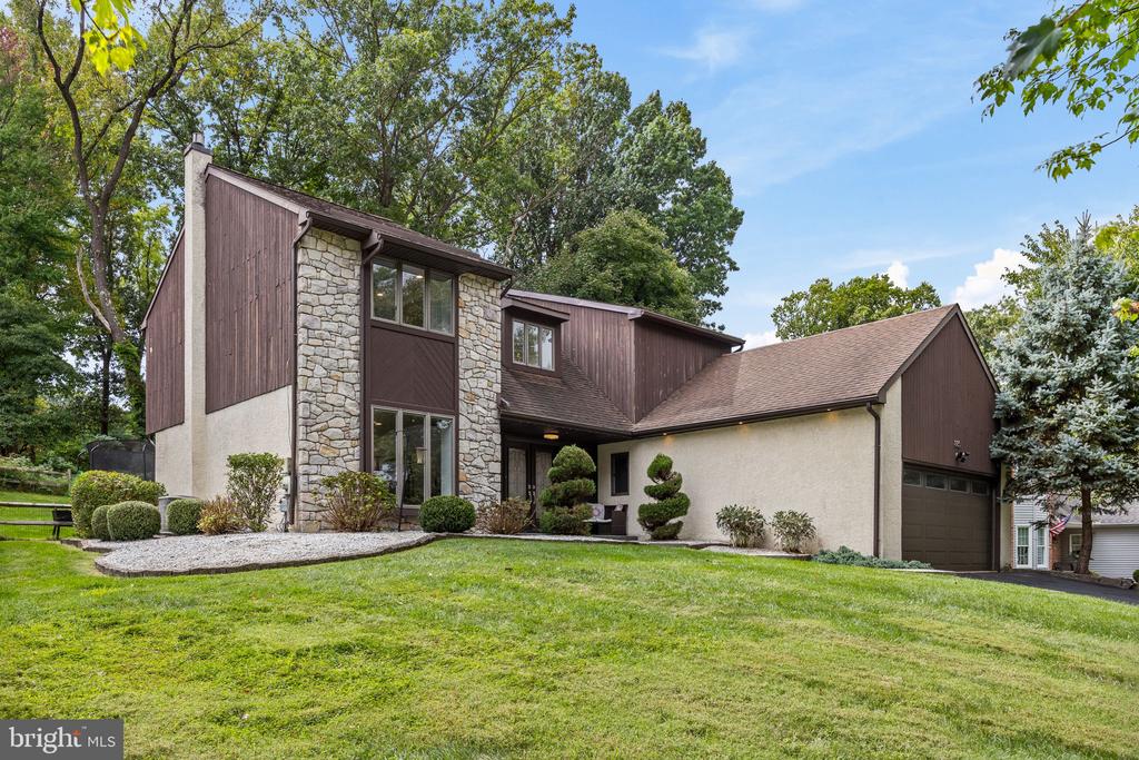 885 SPRING VIEW DRIVE