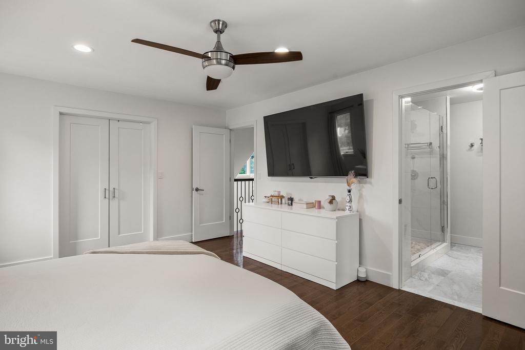 885 SPRING VIEW DRIVE