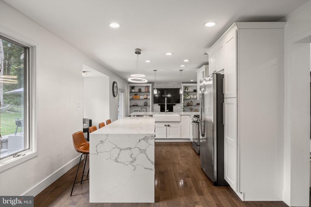 885 SPRING VIEW DRIVE