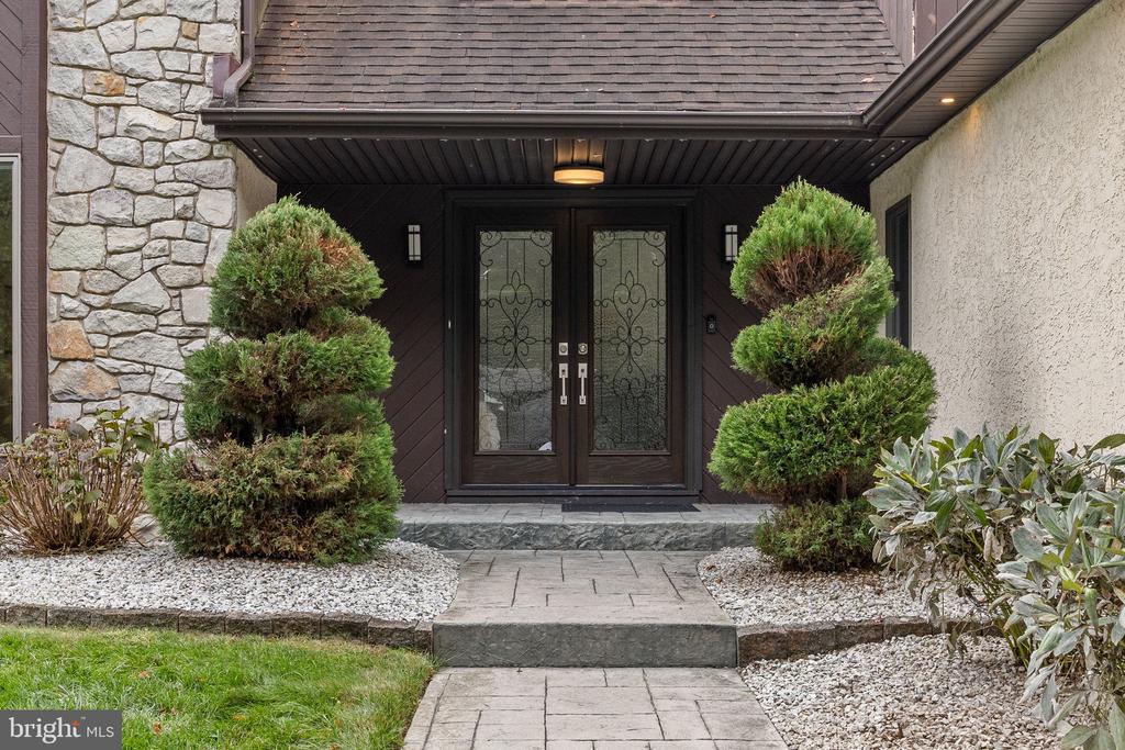 885 SPRING VIEW DRIVE
