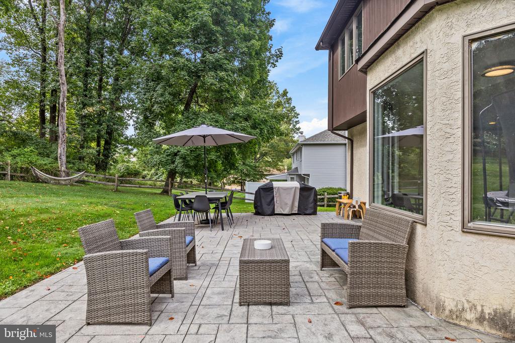 885 SPRING VIEW DRIVE