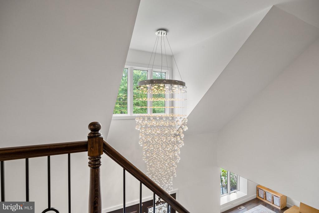 885 SPRING VIEW DRIVE