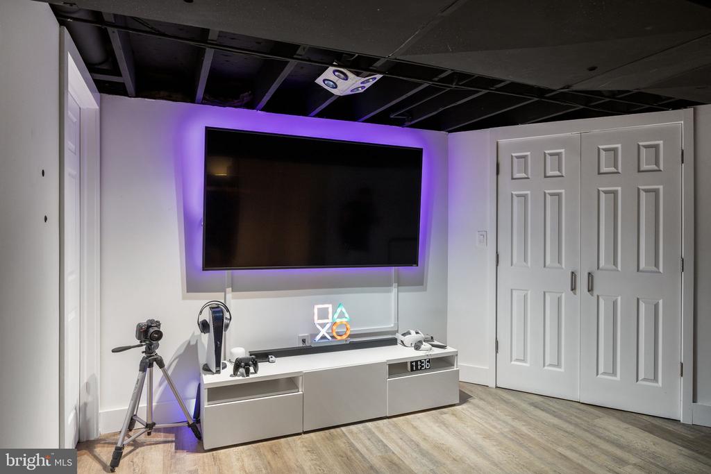 885 SPRING VIEW DRIVE