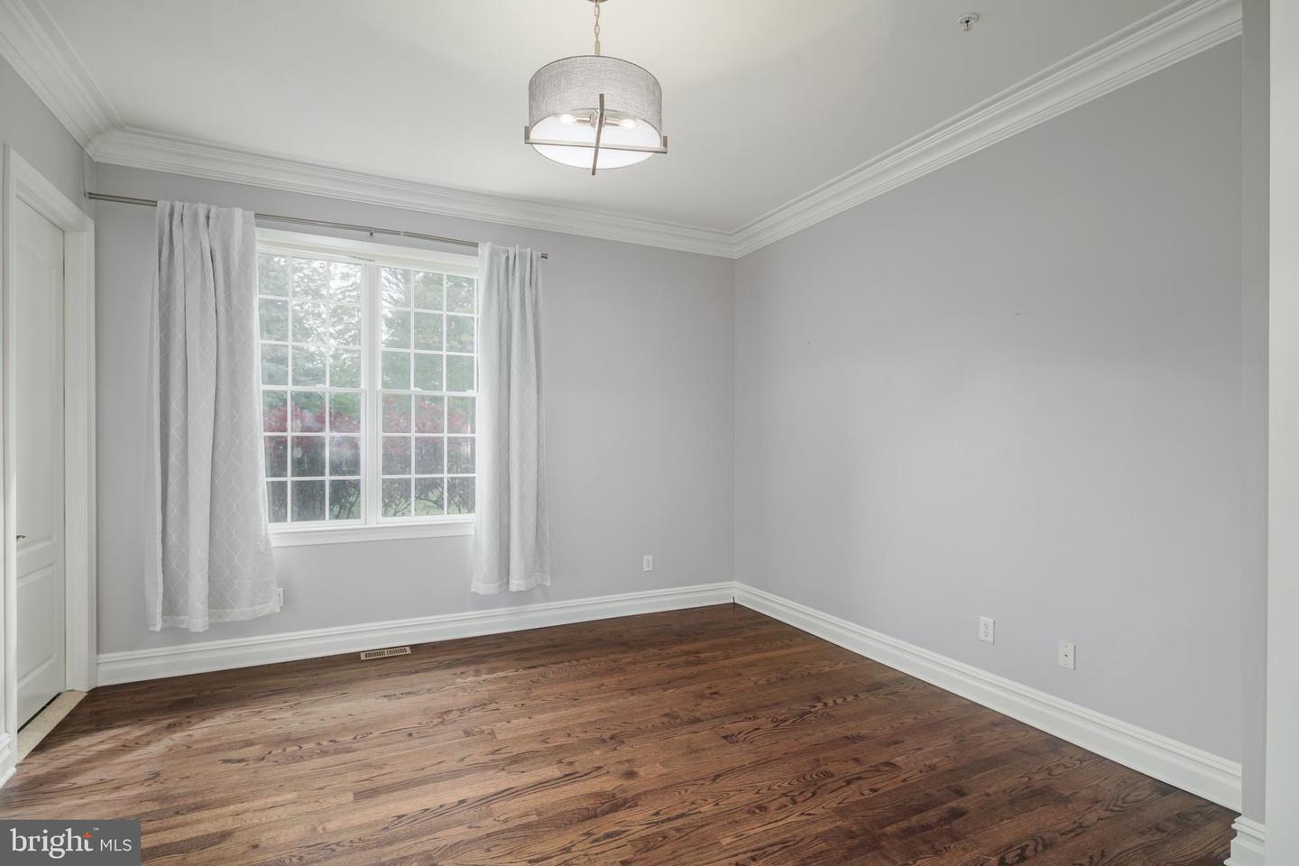 1 Breyer Ct #1