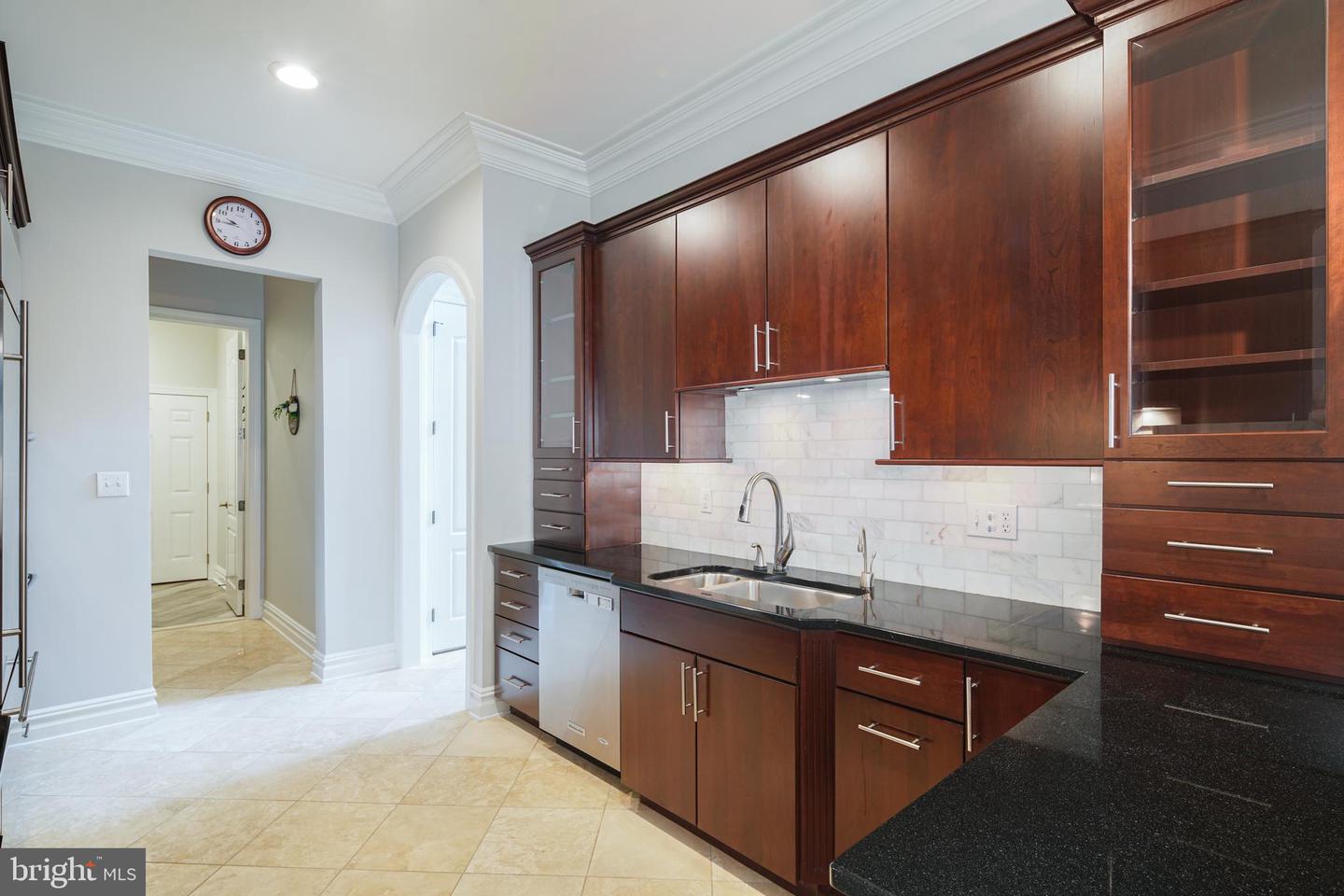 1 Breyer Ct #1