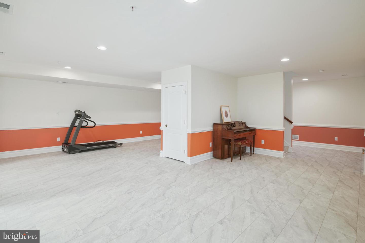 1 Breyer Ct #1